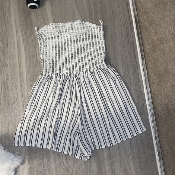 ribbed romper with front buttons - Picture 2 of 2